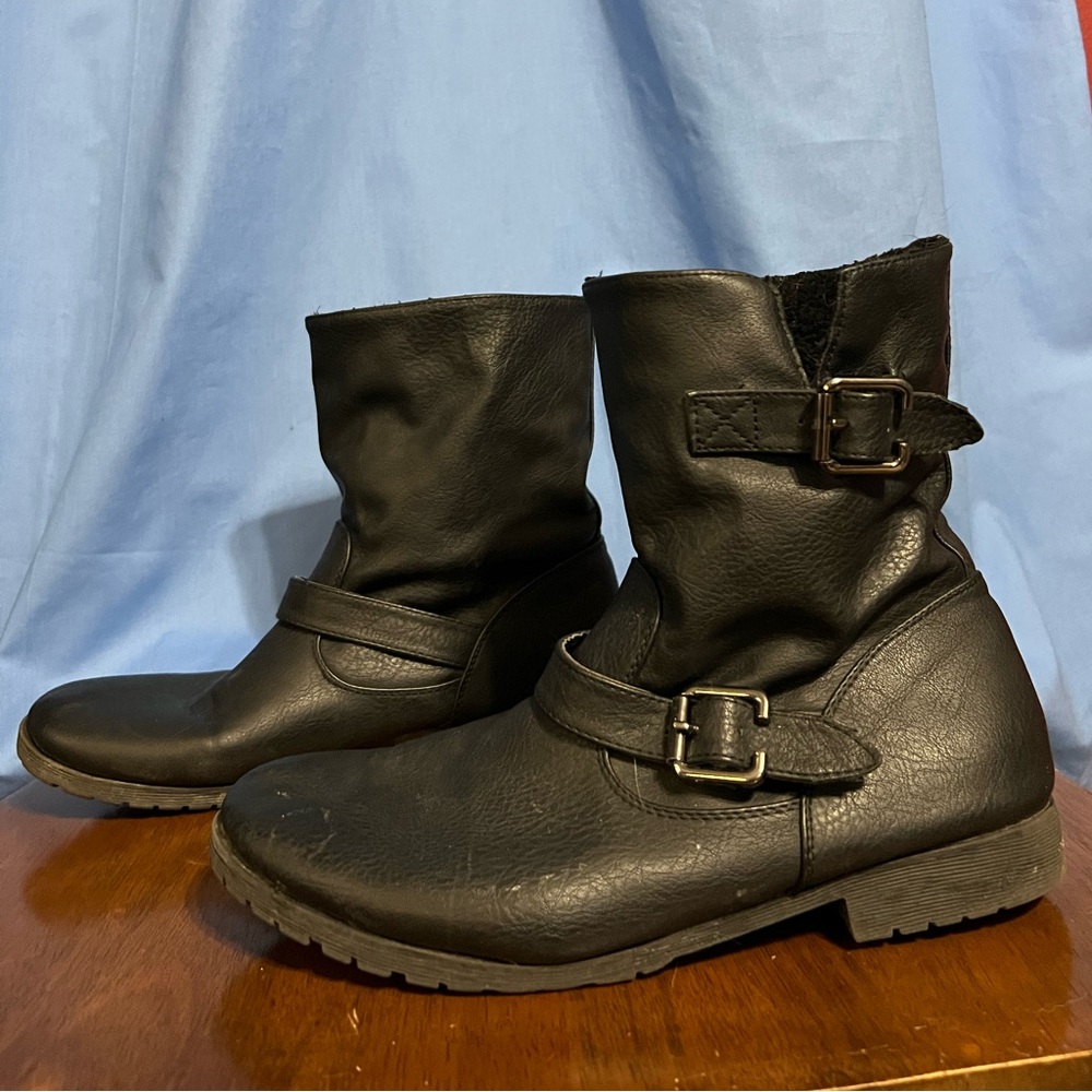 Aeropostale Size 10 Black Boots